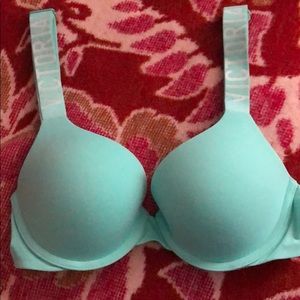 Victoria’s Secret: T-shirt Perfect Shape